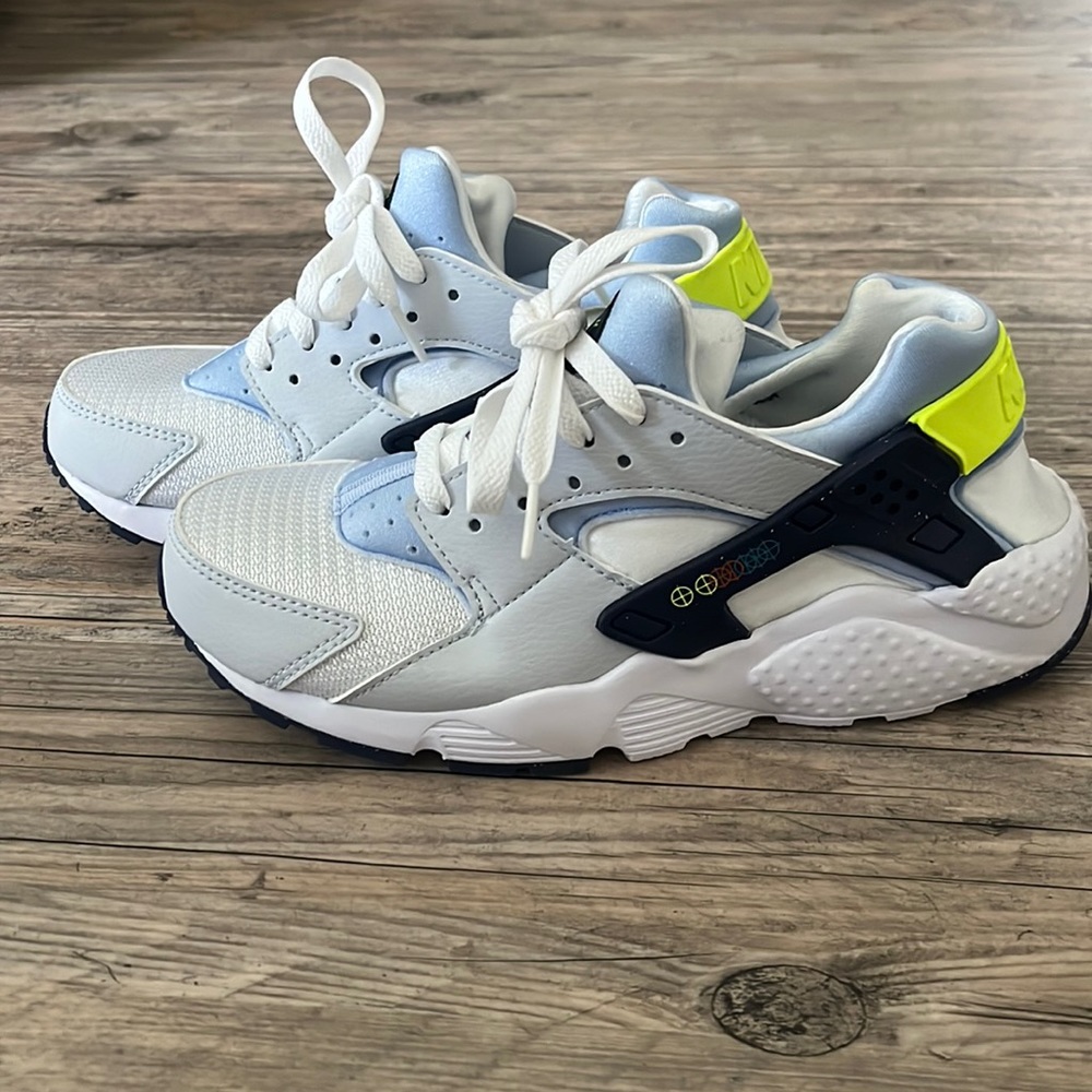 Nike huarache shoes